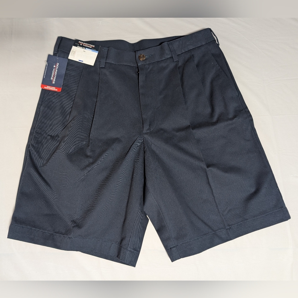 Roundtree & Yorke Men's Classic Pleated Navy Shorts